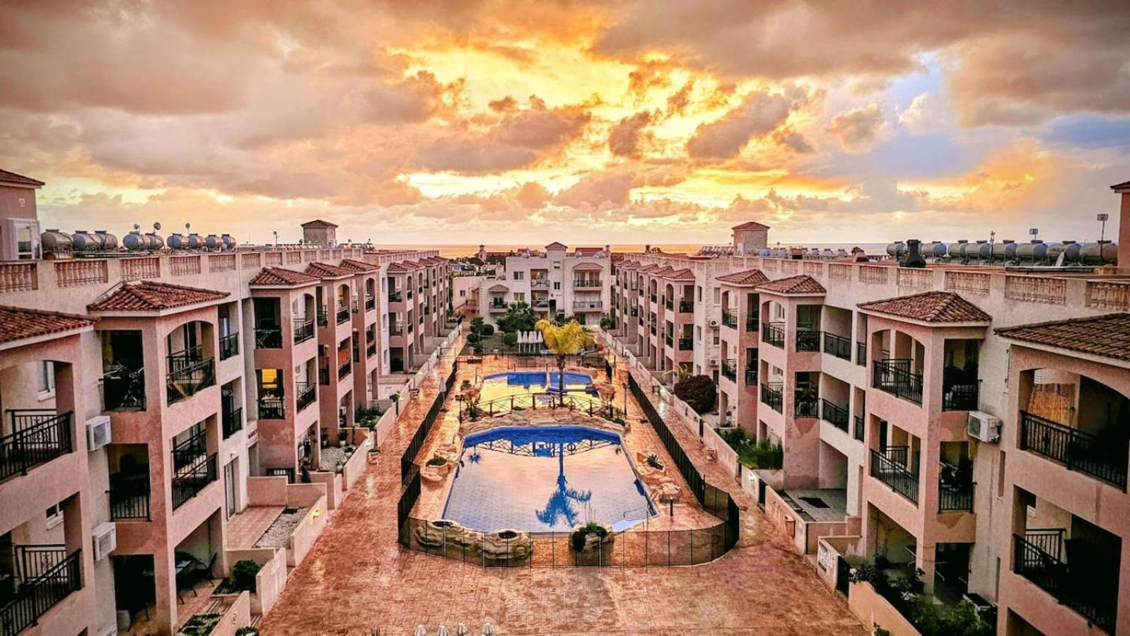 Апартаменти Royal-Seacrest Oasis, Pool-Side Пафос Екстер'єр фото